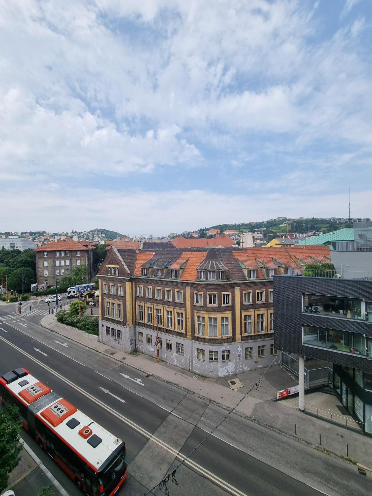 Big 4 Room Huge Apartment Bratislava Buitenkant foto